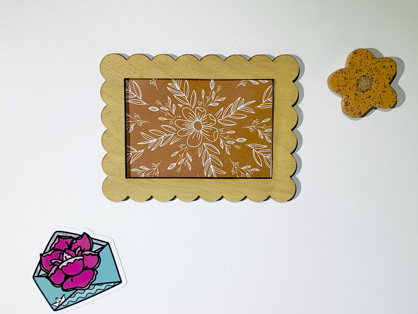 Wooden Scallop Magnet Frames